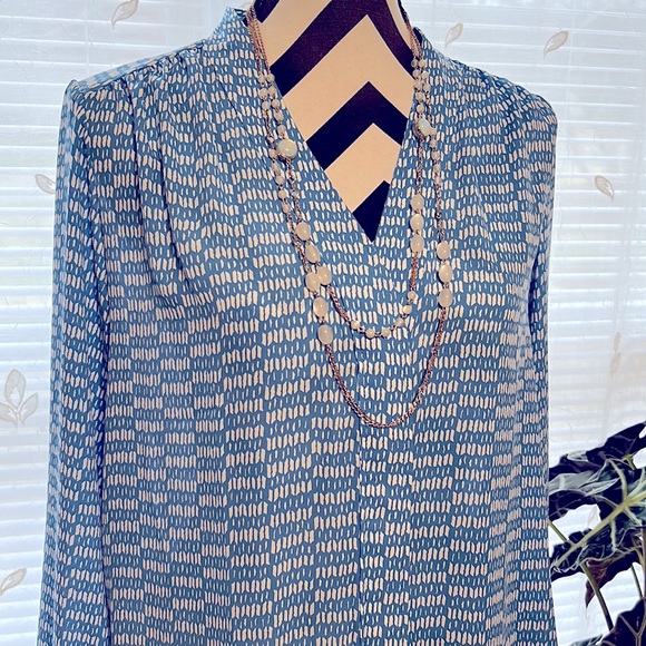 Ann Taylor Blouse Size Small - Picture 2 of 6